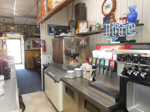 Leo's Seafood Restaurant : 13804 Coastal Hwy, Ocean City, MD 21842